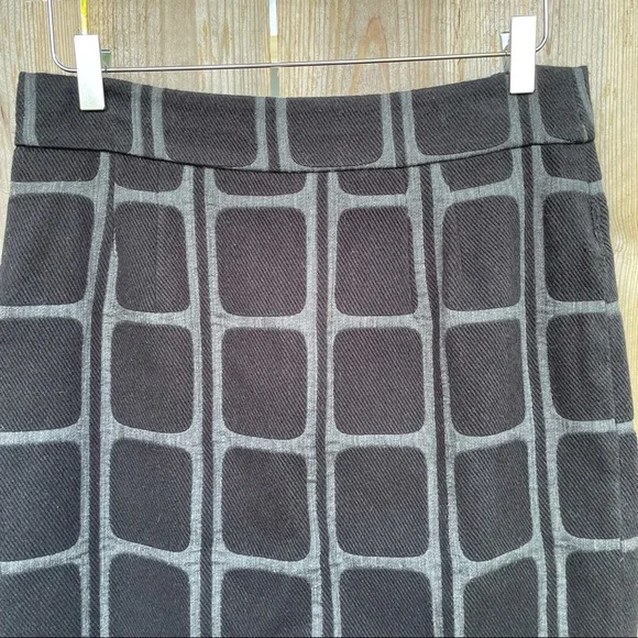 Trina Turk skirt lined USA made size 4 black - Picture 3 of 8